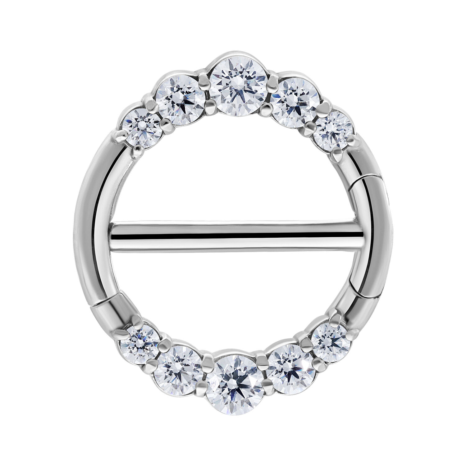 Clicker per capezzolo in argento con cristalli chiari su sfondo bianco