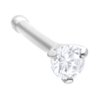 Piercing nasale in argento chirurgico con cristallo chiaro su sfondo bianco