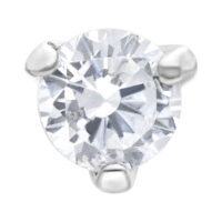 Piercing al naso in argento con cristallo chiaro su sfondo bianco