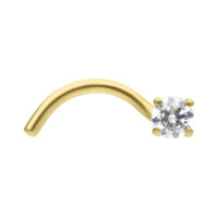 Piercing al naso dorato con cristallo di zirconia chiaro su sfondo bianco