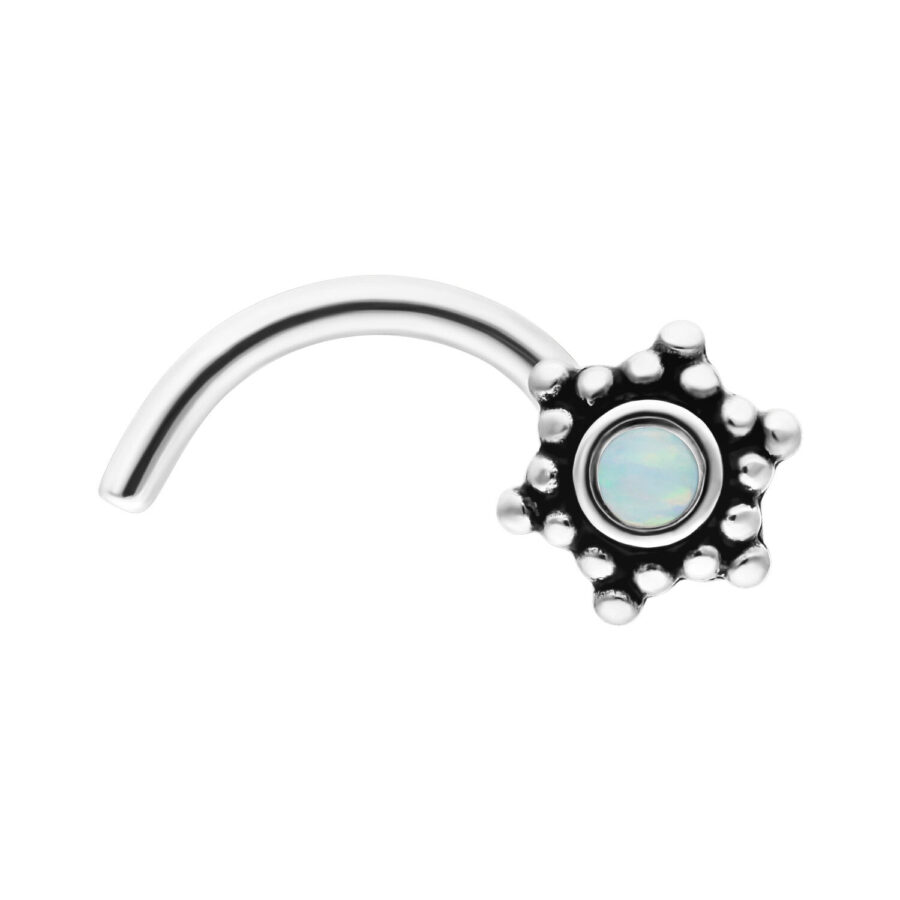 Piercing nasale in argento in acciaio chirurgico con opale bianco su sfondo bianco