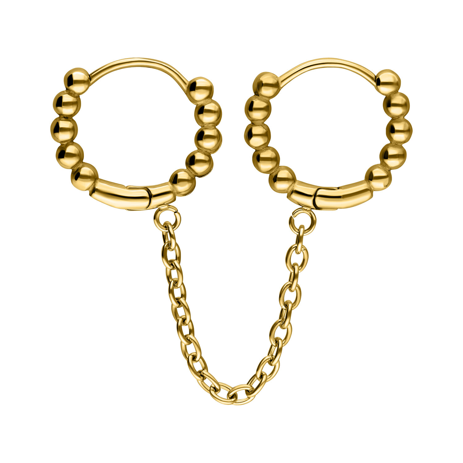 Huggie piercing dorati con sfere e catena su sfondo bianco
