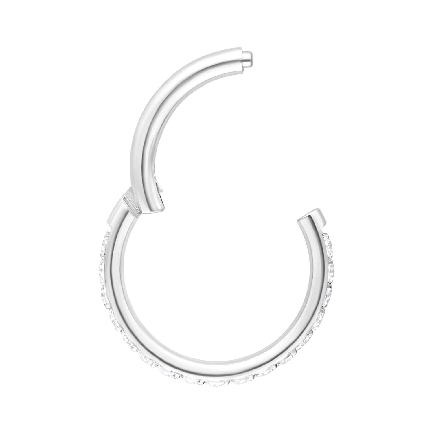 Anello Conch argento con cristalli bianchi su sfondo bianco