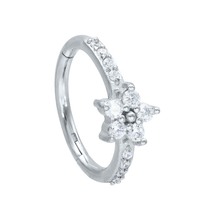 Blossom Clicker in argento con cristalli Anello piercing Blossom Clicker in argento con cristalli chiari su sfondo bianco