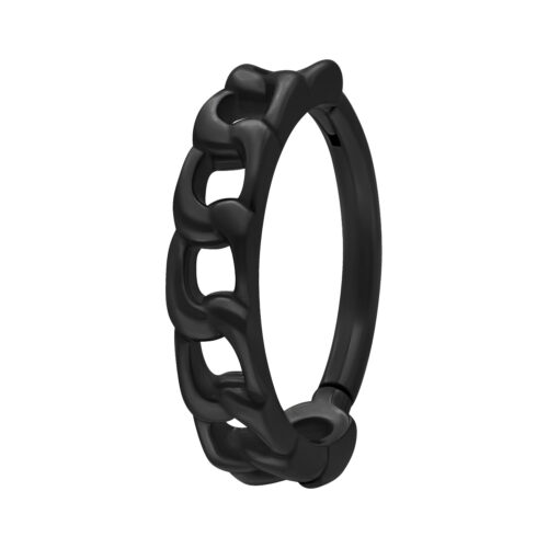 Anello piercing nero in acciaio chirurgico con motivo a catena su sfondo bianco