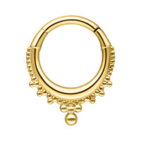 Anello piercing dorato con design a corona, in acciaio chirurgico su sfondo bianco