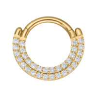 Anello piercing dorato con due file di cristalli chiari su sfondo bianco