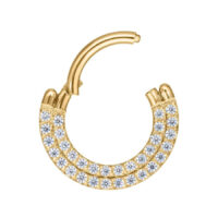 Anello piercing dorato con due file di cristalli chiari su sfondo bianco