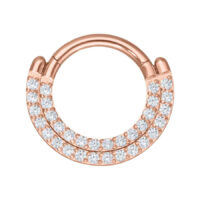 Anello piercing in oro rosa con due file di cristalli su sfondo bianco