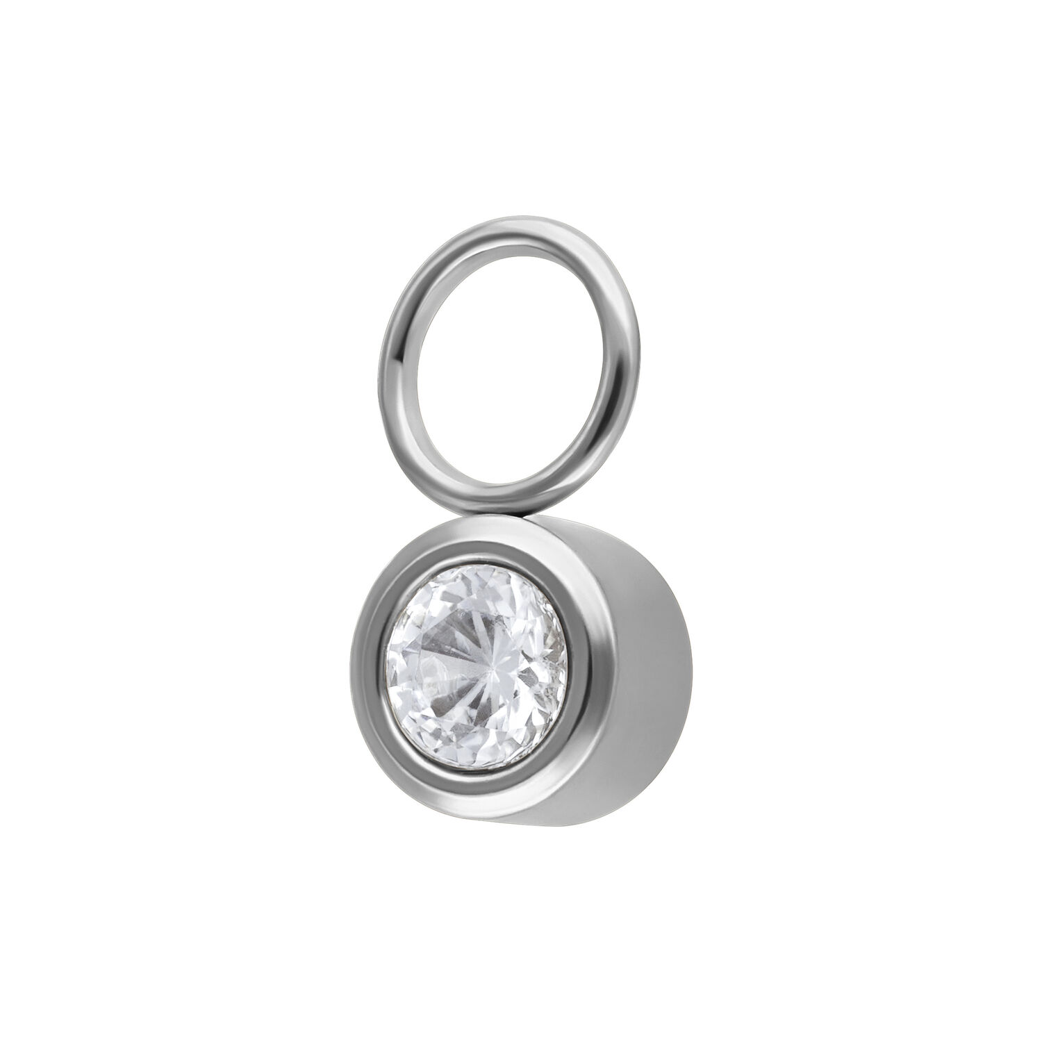Pendente rotondo in argento con cristallo chiaro su sfondo bianco