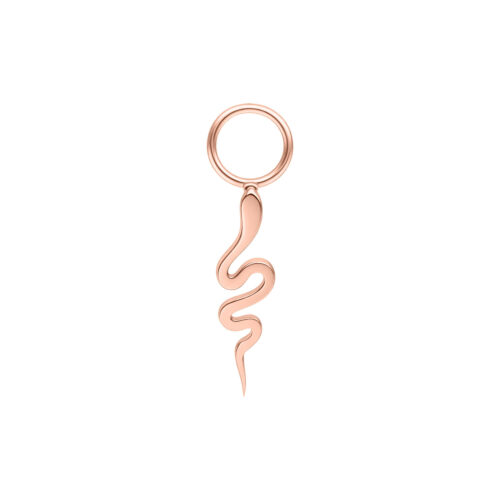 Elegante ciondolo a forma di serpente in oro rosa su sfondo bianco