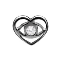 Cuore nero con cristallo chiaro su sfondo bianco