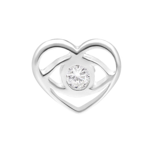 Inserto a forma di cuore in argento con cristallo chiaro al centro su sfondo bianco