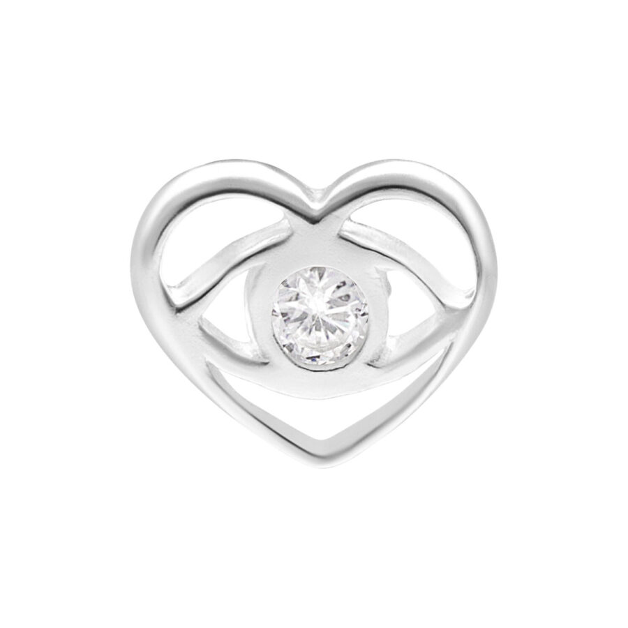 Inserto a forma di cuore in argento con cristallo chiaro al centro su sfondo bianco