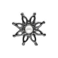 Nero attacco Bloom in argento con perla centrale su sfondo bianco