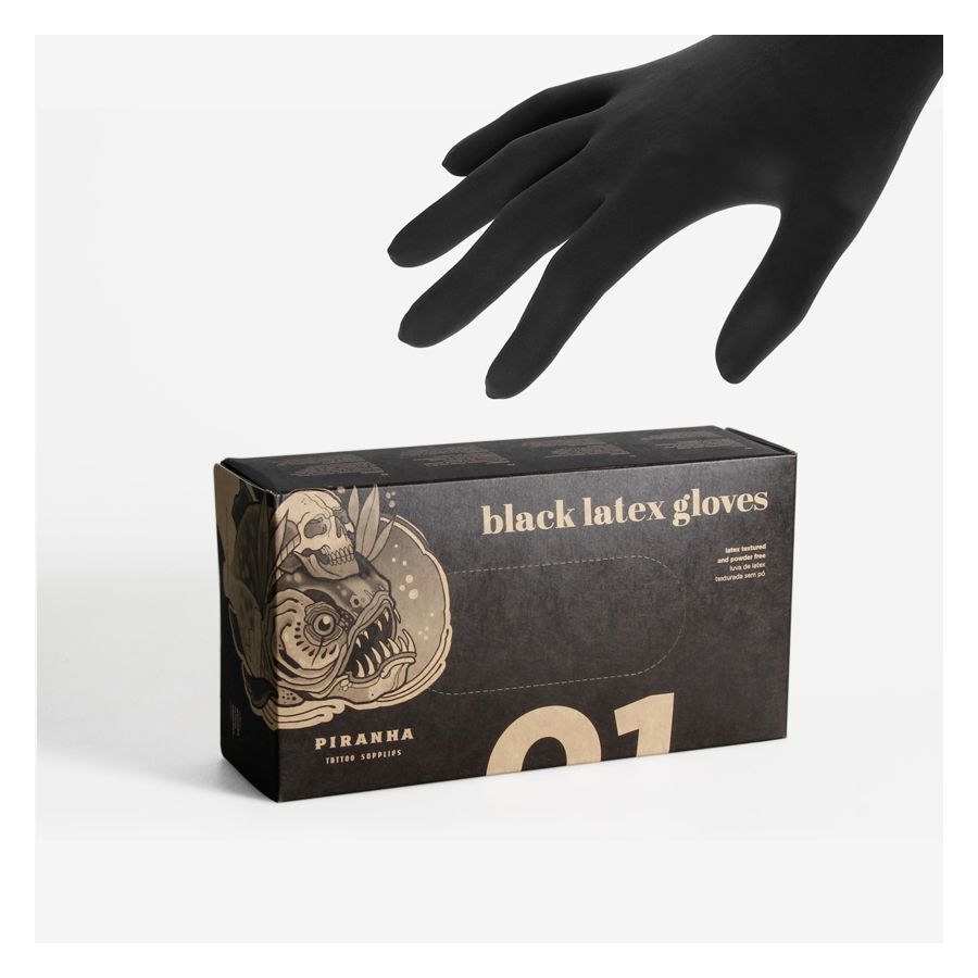 Scatola nera con motivo Piranha, guanti in lattice neri sullo sfondo