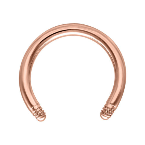 Circular Barbell in oro rosa di titanio con spessore di 1,2 mm su sfondo bianco