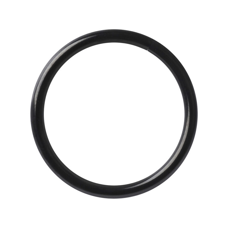 Anello piercing nero, senza cuciture, in acciaio chirurgico su sfondo bianco