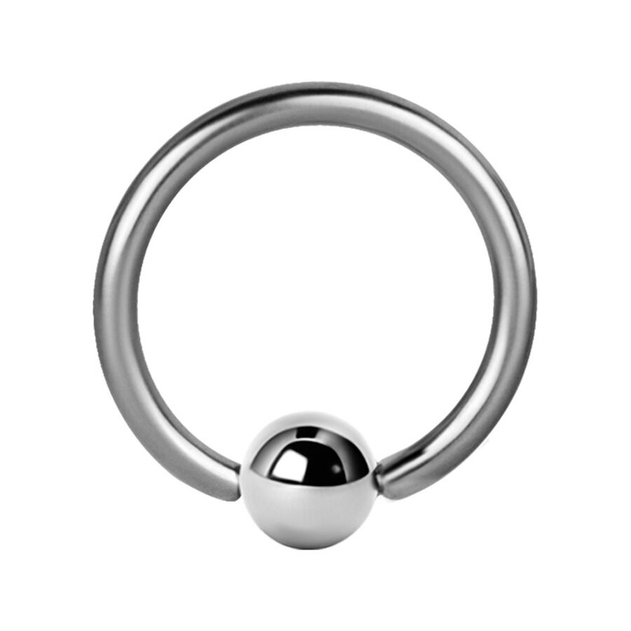 Anello piercing argento in acciaio chirurgico con chiusura a sfera, su sfondo bianco
