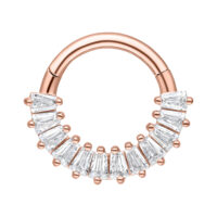 Septum Clicker in oro rosa con cristalli chiari su sfondo bianco
