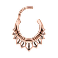 Septum clicker in oro rosa con design dettagliato su sfondo bianco