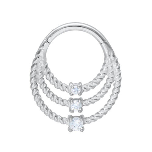 Anello piercing in argento con tre bande intrecciate e cristalli su sfondo bianco