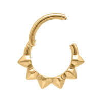 Anello piercing dorato con design a punte su sfondo bianco