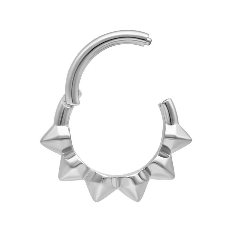 Anello piercing Spikes Clicker in argento in acciaio chirurgico su sfondo bianco