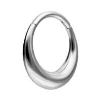 Chunky Septum Clicker in argento in acciaio chirurgico con diametro di 10mm su sfondo bianco