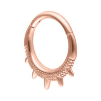 Clicker per setto in oro rosa con punte orientali su sfondo bianco