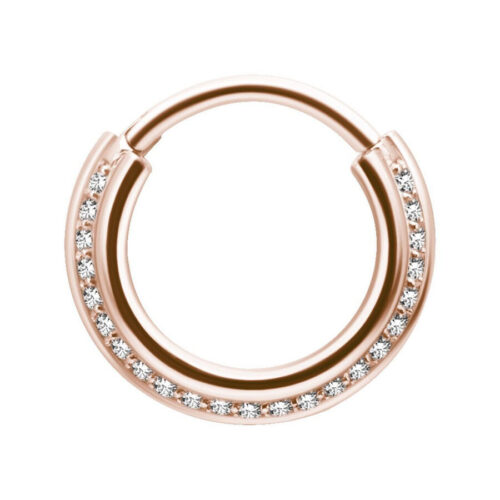 Clicker per setto in oro rosa con decorazione di cristalli su sfondo bianco