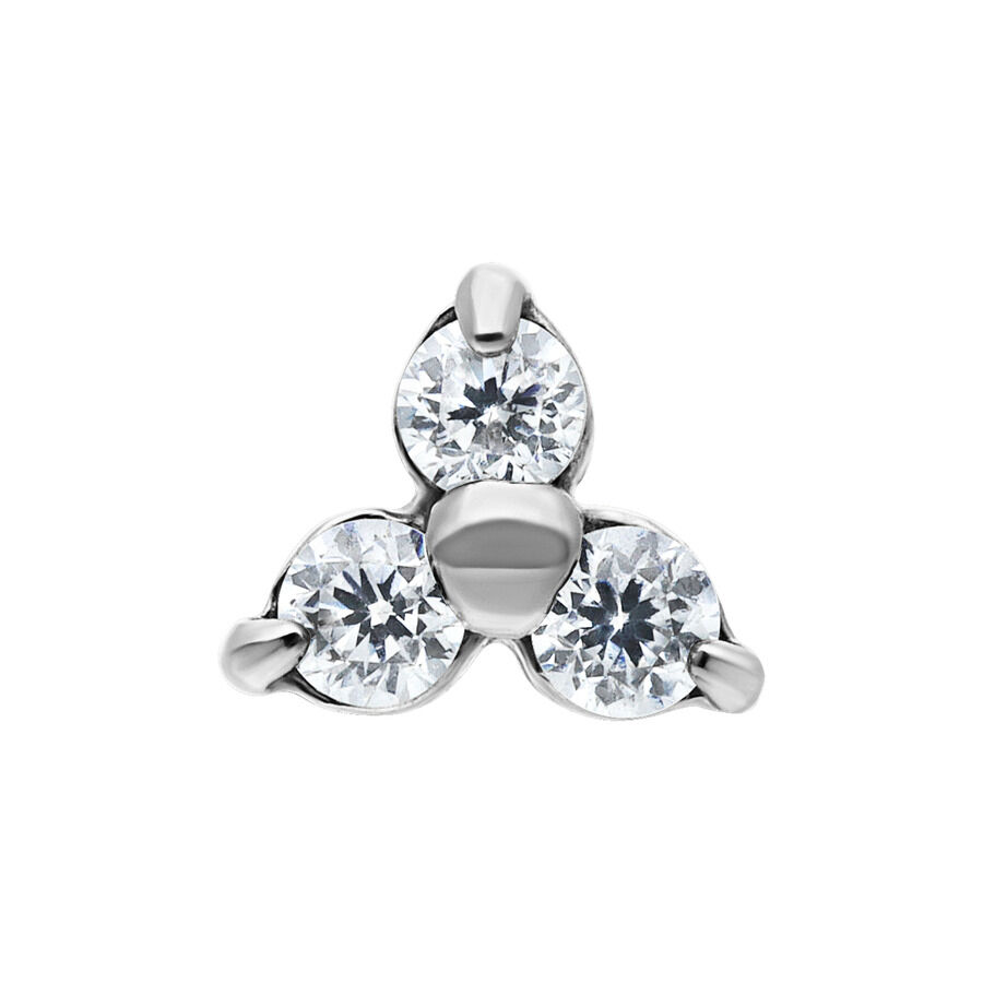 Attachment piercing in argento con tre cristalli chiari, sfondo da studio