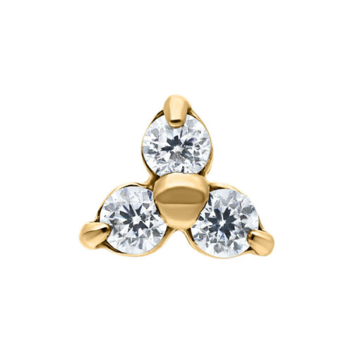 Attacco dermal dorato con tre cristalli chiari su sfondo bianco