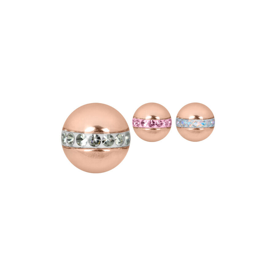 Attacco in oro rosa con cristalli per piercing Tre attacchi in oro rosa con cristalli chiari, rosa e iridescenti su sfondo bianco