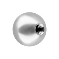 Sfera sfaccettata in argento con cristallo chiaro, dimensione 2,5 mm, su sfondo bianco