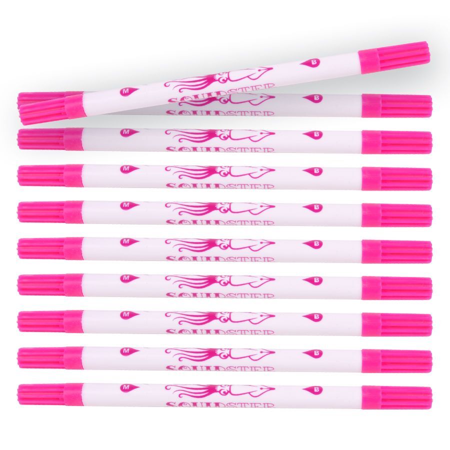 Tattoo Penne Squidster Rosa Set da 10 Dieci penne per tatuaggi Squidster rosa su sfondo bianco, una in alto in diagonale