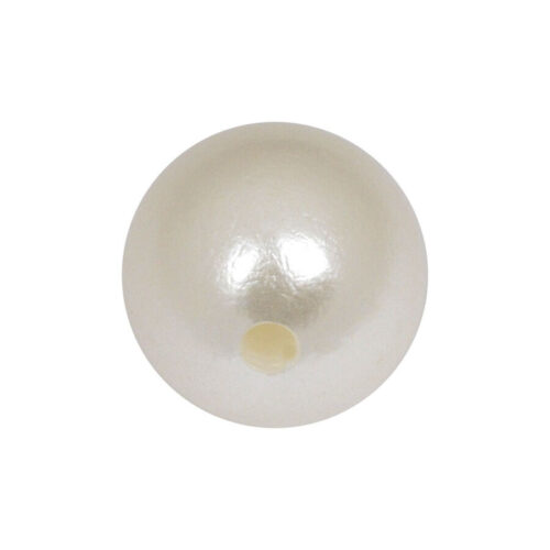 Perla color crema 3,0 mm con spessore di 1,2 mm su sfondo bianco