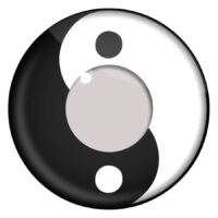 Lente a contatto Yin Yang rotonda bianca e nera su sfondo bianco
