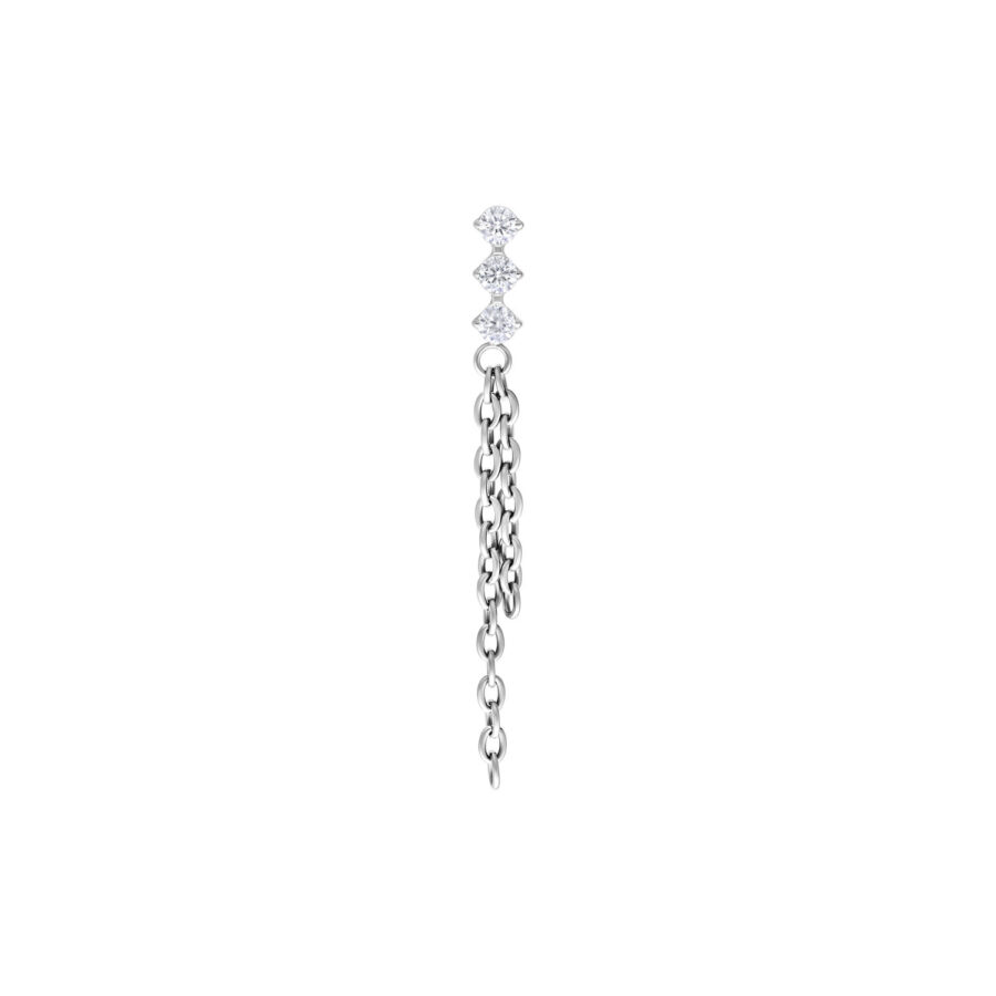 Accessorio piercing argento con tre cristalli chiari e catene pendenti su sfondo bianco