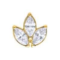Inserto dorato a forma di fiore con tre cristalli chiari su sfondo bianco
