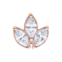 Fiore Push Fit in oro rosa con tre pietre cristalline su sfondo bianco