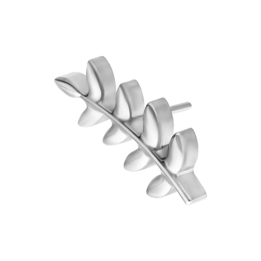 Inserto a forma di foglia in titanio argentato per piercing Push Fit su sfondo bianco