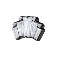 Inserto in metallo nero con cristalli chiari su sfondo bianco