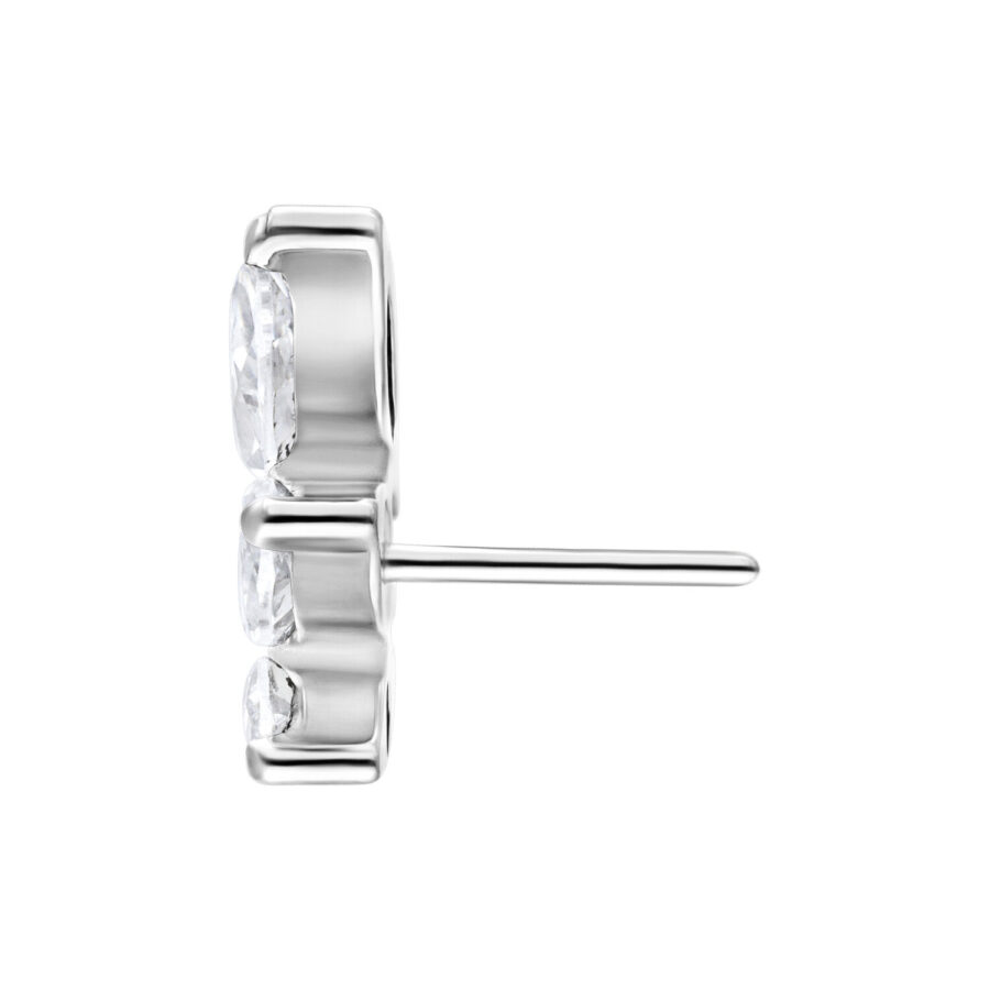 Inserto piercing in argento con pietra cristallina su sfondo bianco