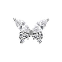Accessorio piercing a farfalla in argento con cristalli chiari su sfondo bianco