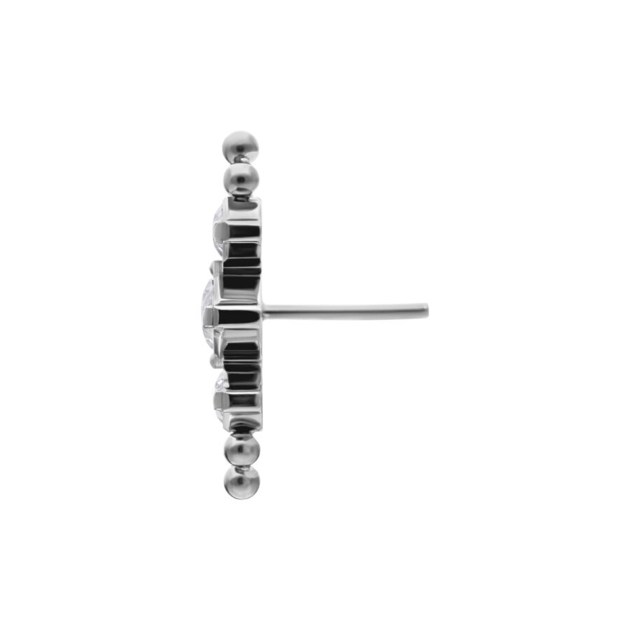 Push Fit cristallo d'argento con sfera su sfondo bianco