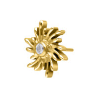Sole dorato con cristallo Accessorio in metallo dorato con design a raggi di sole e cristallo chiaro su sfondo bianco