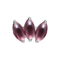 Accessorio Push Fit Lotus in argento con tre pietre di ametista su sfondo bianco