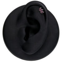 Accessorio Lotus Argento con Ametista su orecchio nero