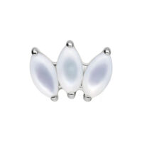 Attacco Lotus in argento con ametista e pietra di luna su sfondo bianco